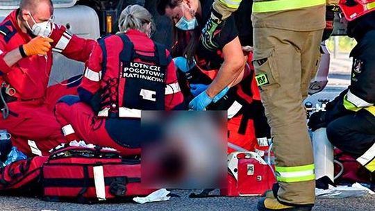 Potrącono dziecko zjeżdżające z matką ze ścieżki rowerowej Potrącono dziecko zjeżdżające z matką ze ścieżki rowerowej