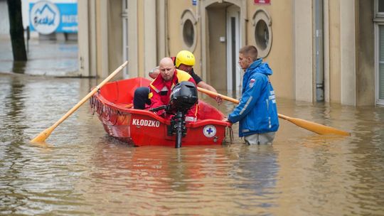 Powodzianie potrzebują teraz kocy i żywności. Wspomóż zbiórki dla poszkodowanych żywiołem