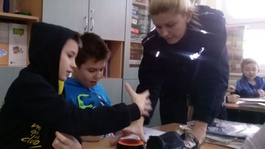 Potwierdzali znajomość odciskiem kciuka