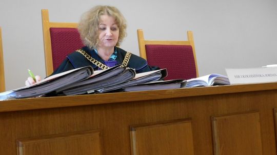 Potwór z Pomorskiej stanął przed sądem. Konkubina została nie tylko podpalona…