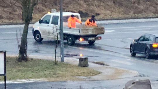 Powiat gryfiński pod lodem: Marznący deszcz sparaliżował region – jak bezpiecznie dotrzeć do celu? Powiat gryfiński pod lodem: Marznący deszcz sparaliżował region – jak bezpiecznie dotrzeć do celu?