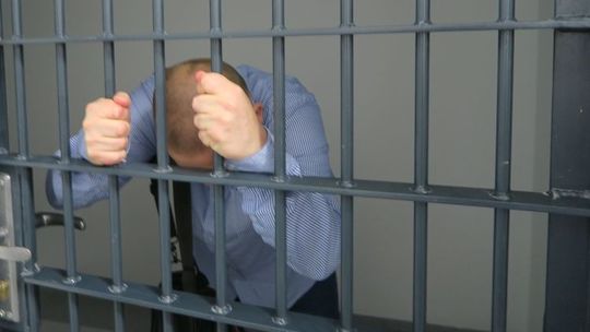 Powiesił się ojczym, który zamordował pasierba. Brat wiceburmistrza wykorzystuje wizerunek zamordowanego