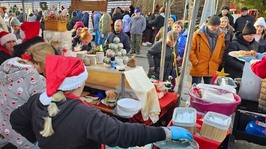 Powrót do korzeni na pochyłym rynku. Jarmark połączył średniowieczną tradycję ze świąteczną magią