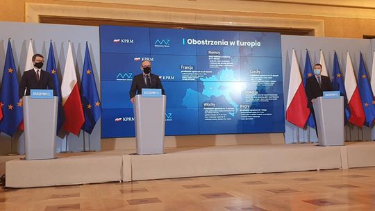 Powrót niektórych uczniów do szkół. Utrzymanie pozostałych obostrzeń