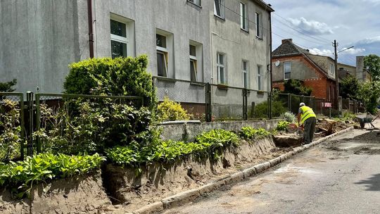 Powstaje chodnik łączący drogę wojewódzką z dworcem kolejowym