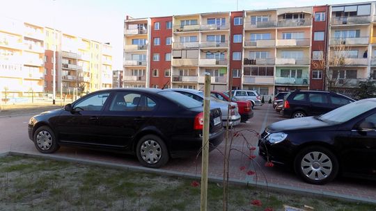 Powstał nowy parking i plac zabaw