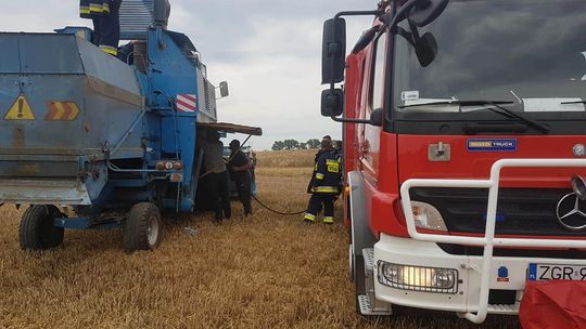 Pożar kombajnu [ZDJĘCIA]