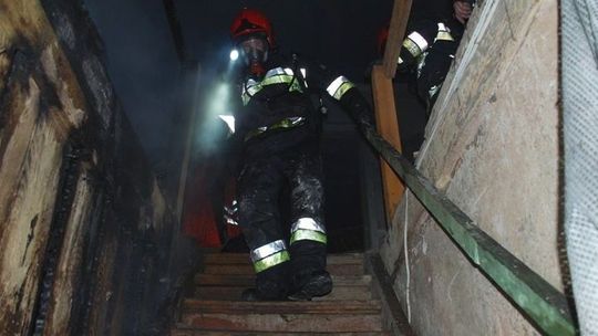 Pożar na poddaszu budynku mieszkalnego