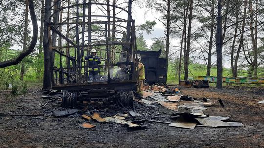 Pożar pasieki i przyczep kempingowych