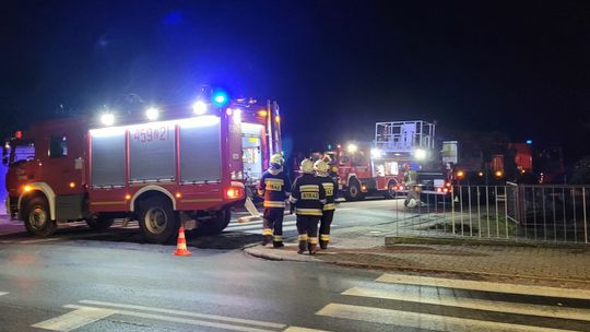 Pożar przewodu kominowego. Kilka zastępów strażaków w akcji [FOTO, WIDEO]