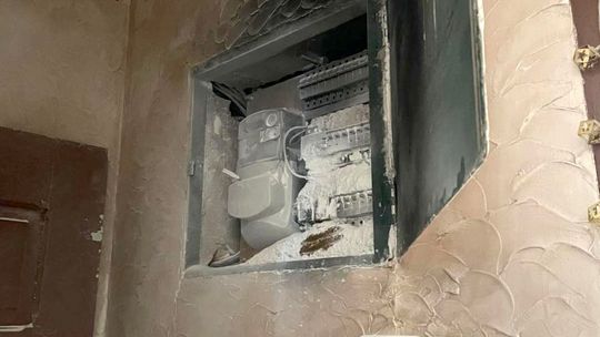 Pożar skrzynki elektrycznej w domu. Interweniowali strażacy