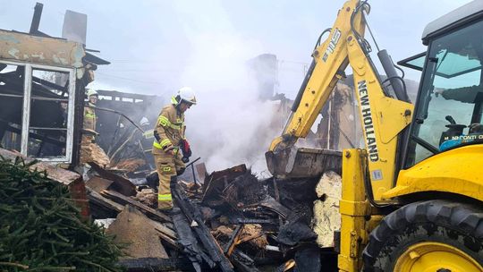 Pożar ukryty w podłodze pogorzeliska rozniecił się na nowo