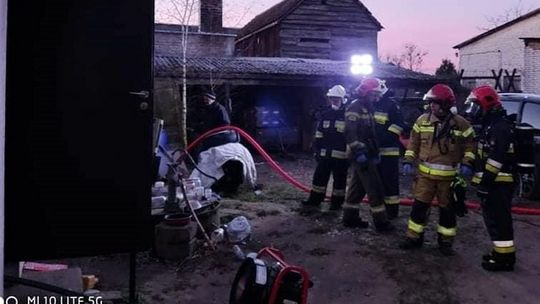 Pożar w domu jednorodzinnym. Strażacy uratowali życie starszej pani [ZDJĘCIA]