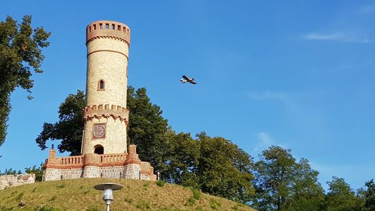 Pożar wybuchł niedaleko targowiska. Samoloty gaśnicze w akcji