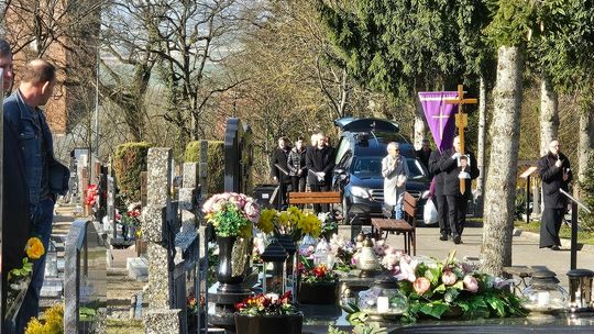 Pożegnaliśmy cenioną nauczycielkę. Przyszli podziękować z serca