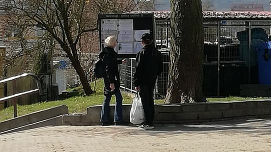 Pożegnanie to jedyny most, przez który musimy przejść samotnie, choć po obu stronach stoją tłumy