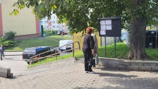 Pożegnanie to jedyny most, przez który musimy przejść samotnie, choć po obu stronach stoją tłumy