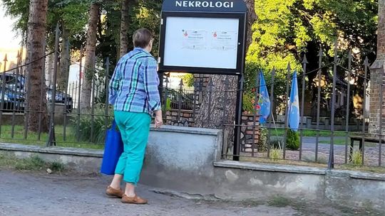 Pożegnanie to jedyny most, przez który musimy przejść samotnie, choć po obu stronach stoją tłumy
