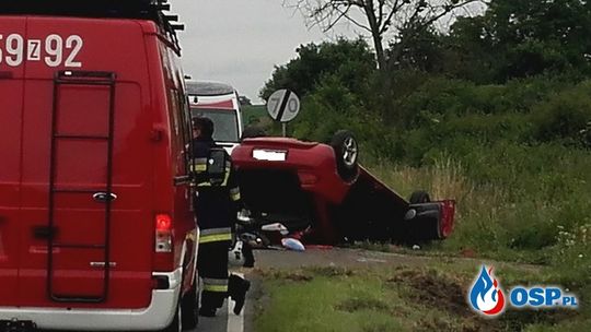 Pożyczył samochód od znajomego i dachował z pasażerami, a potem uciekł