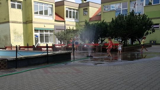 Prawie jak fontanna. W taki żar, urządzenie jak znalazł Prawie jak fontanna. W taki żar, urządzenie jak znalazł