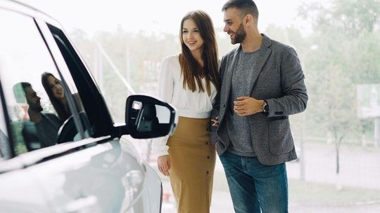 Prawie nowe auta hitem w Polsce. Dlaczego kierowcy wybierają modele używane zamiast salonowych