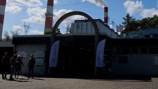 Precedensowe niewpuszczenie senatora do elektrowni. Dzielenie społeczności w regionie 