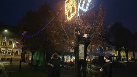Prezenty świetlne zamiast ciemności. Adwentowy jarmark