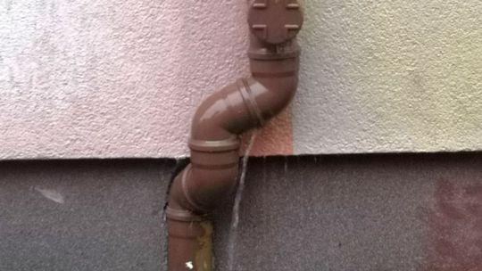 Problem z dziurawą rynną Problem z dziurawą rynną