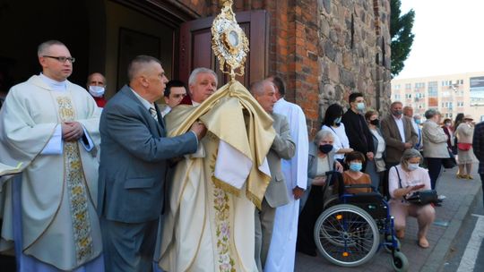 Procesja Bożego Ciała przemaszerowała ulicami parafii pw. Narodzenia NMP w Gryfinie [FOTO]