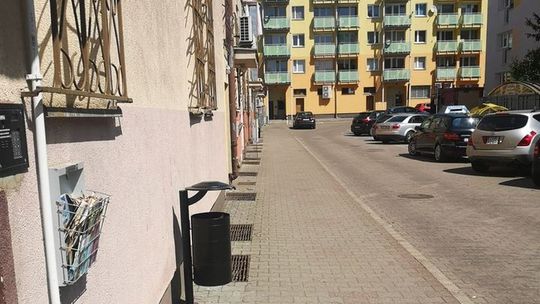 Progi zwalniające uniemożliwią tutaj piratom drogowym szybką jazdę - uważa czytelnik