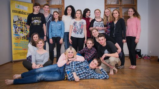 Program ułatwiający poznanie osób młodych, myślących podobnie, otwartych na działania społeczne i zdobywanie wiedzy