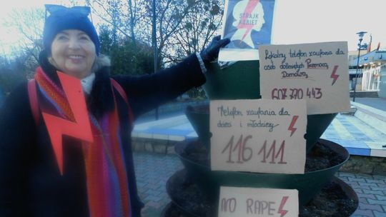 Protest w Gryfinie ze świadectwami osób doświadczających przemocy Protest w Gryfinie ze świadectwami osób doświadczających przemocy