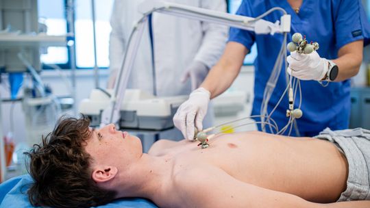 Alarmujące dane o kondycji młodzieży. Ministerstwo Zdrowia sprawdzi serca i wagę tysięcy uczniów