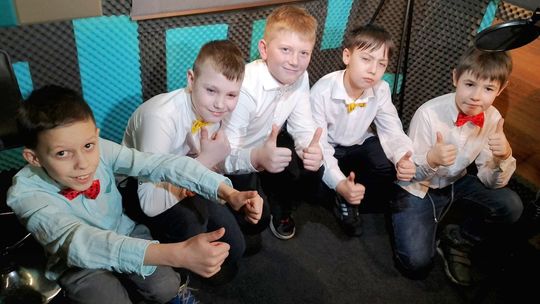 Przebojowi chłopcy z 4 klasy nagrali teledysk na Dzień Kobiet [WIDEO]