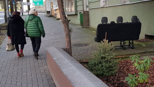 Przechodniu, siądź na ławeczce i odpoczni sobie Przechodniu, siądź na ławeczce i odpoczni sobie