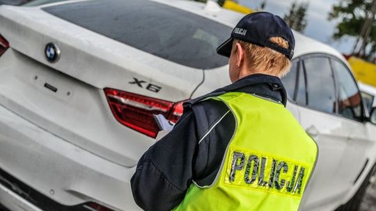 Przed policjantami wpadł BMW w niekontrolowany poślizg. Stracił prawo jazdy