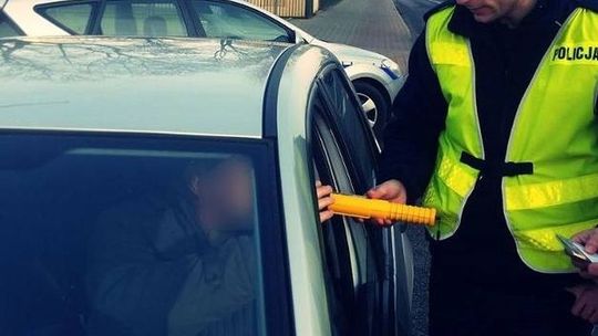 Przed południem był już tak pijany, że wjechał w słup 