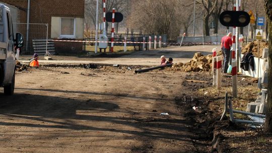 Przedłużają się prace na przejeździe kolejowym