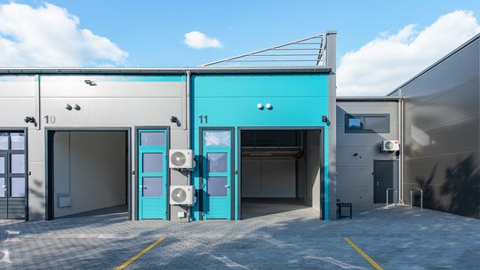 Przedsiębiorczość w potrzasku. Dlaczego brak elastycznych biur i magazynów mrozi gospodarkę