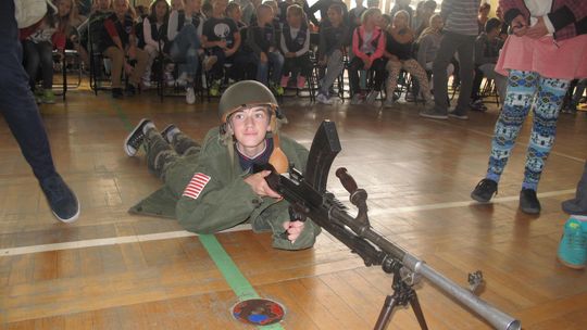 Przedsmak sobotniej inscenizacji - szkolne spotkania z historią