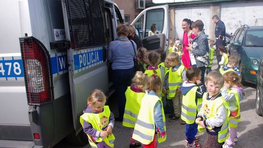 Przedszkolaki w komendzie policji