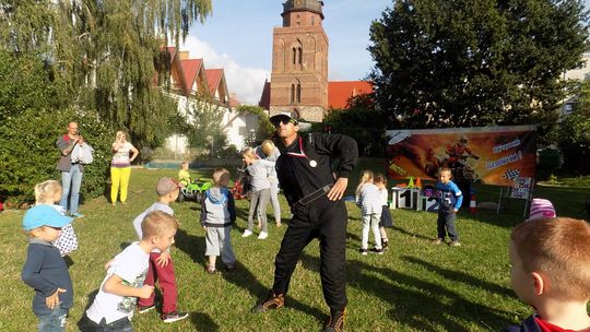 Przedszkolaków zabawa z ziemniakami