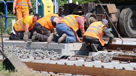 Przejazd kolejowy będzie remontowany dłużej