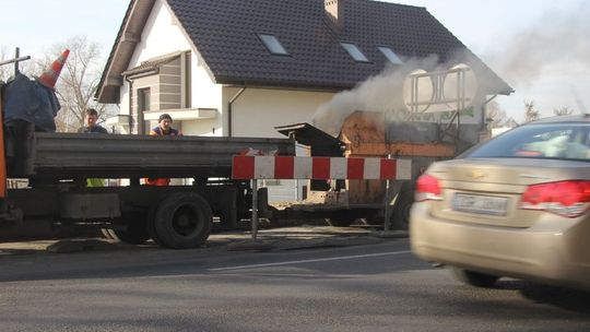 Przejazd wciąż utrudniony po awarii ciepłociągu