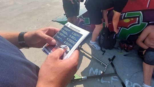 Przekleństwa i picie alkoholu na skateparku. Przydałby się monitoring i patrole