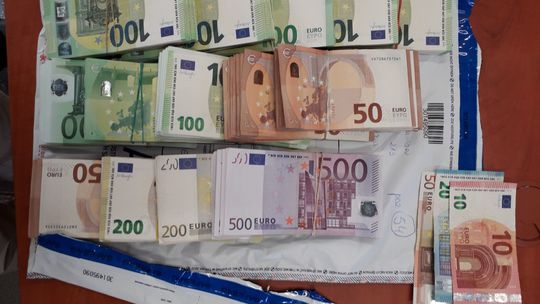 Przekraczasz granicę UE i masz więcej pieniędzy? Zgłoś to