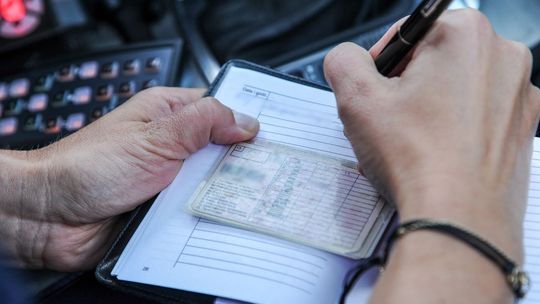 Przekroczył prędkość w mieście. Stracił prawo jazdy