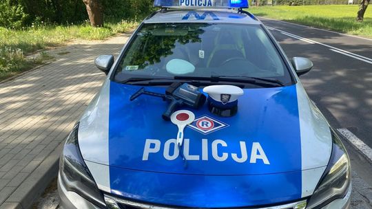 Przekroczył znacznie prędkość. Nie miał uprawnień