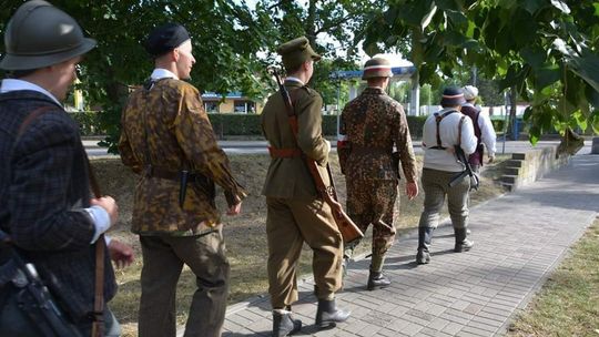 Przelej krew w rocznicę Powstania Warszawskiego - akcja w Gryfinie. Dla krwiodawców koszulki ze znakiem Polski Walczącej 