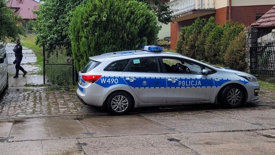 Przesłuchają mordercę matki. Członek rodziny w szpitalu
